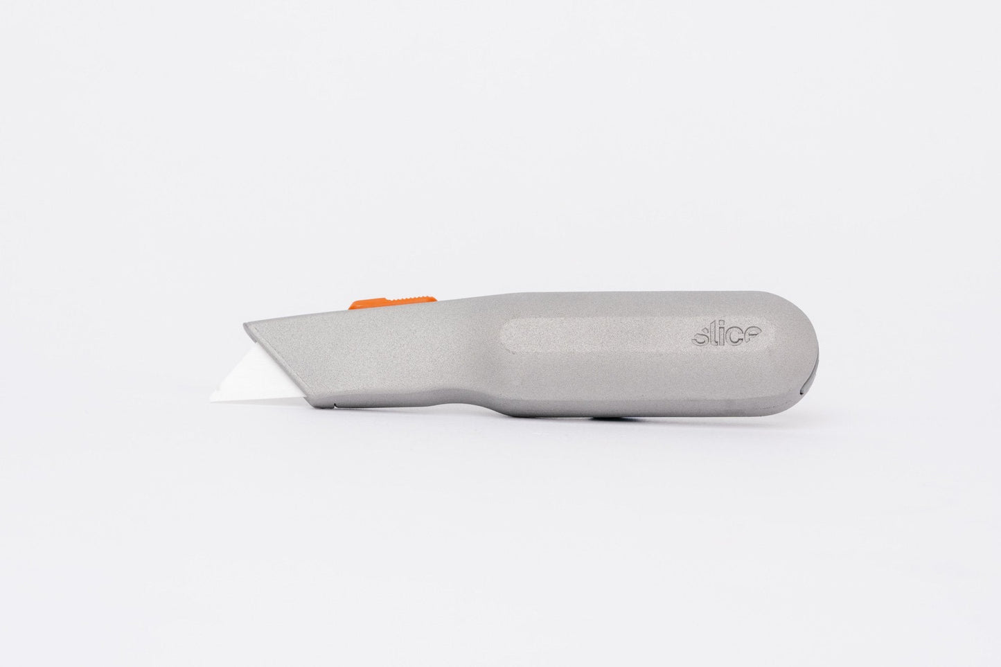 Cutter manual con mango metálico
