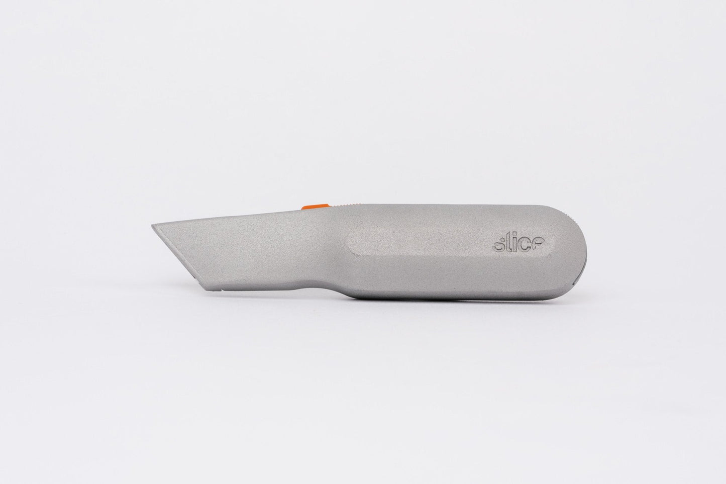 Cutter manual con mango metálico