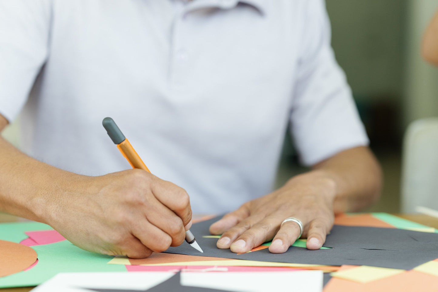 Cutter para manualidades (con tapa de seguridad)