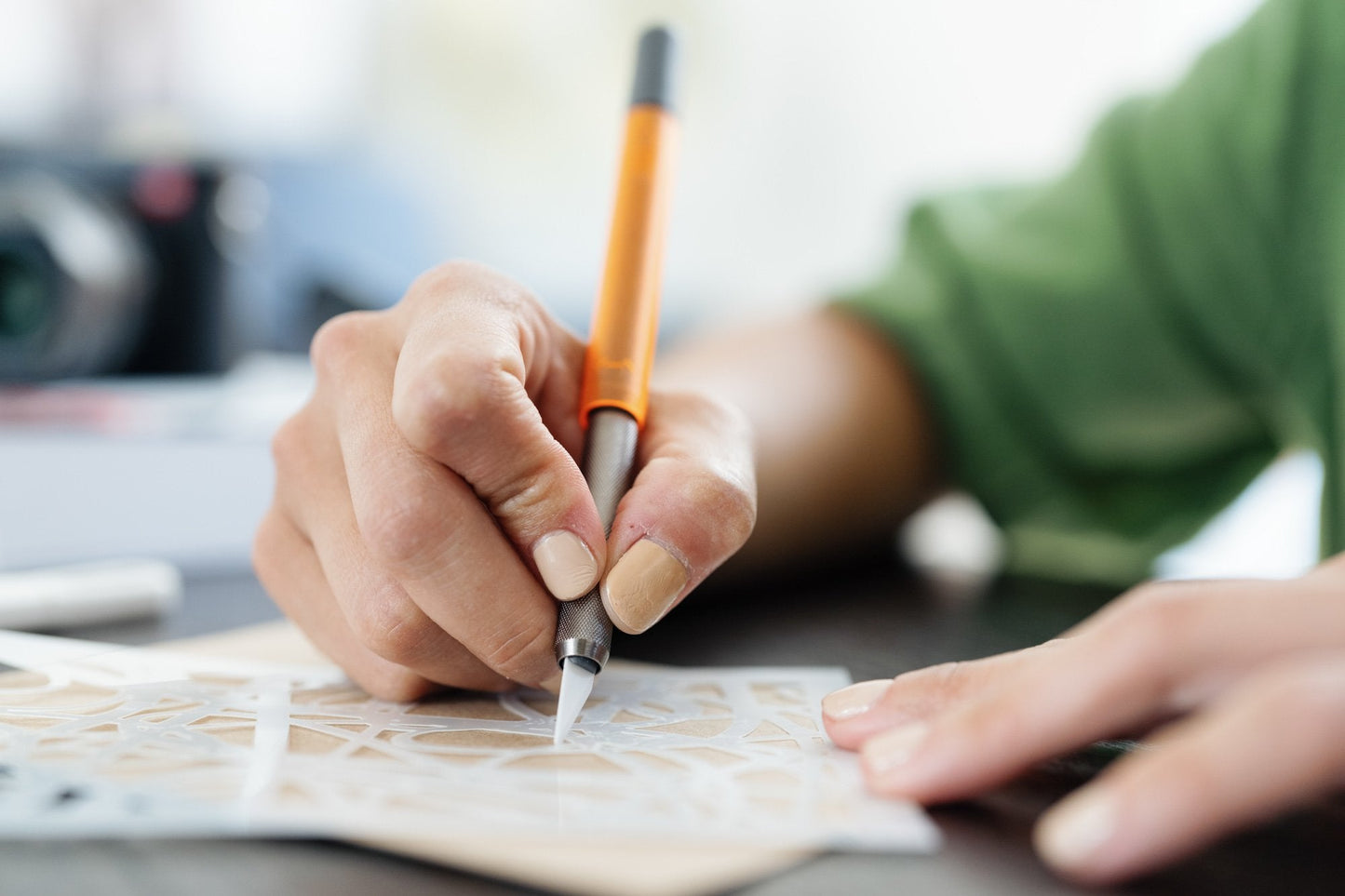 Cutter para manualidades (con tapa de seguridad)